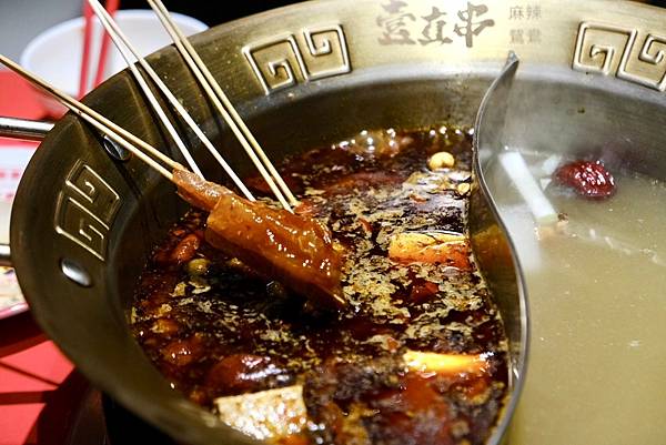 台北必吃麻辣鴛鴦串串鍋!壹直串麻辣鴛鴦:新鮮食材、豐富選擇,