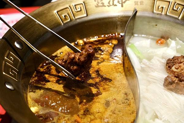 台北必吃麻辣鴛鴦串串鍋!壹直串麻辣鴛鴦:新鮮食材、豐富選擇,