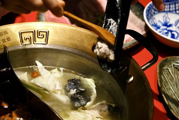 台北必吃麻辣鴛鴦串串鍋!壹直串麻辣鴛鴦:新鮮食材、豐富選擇,