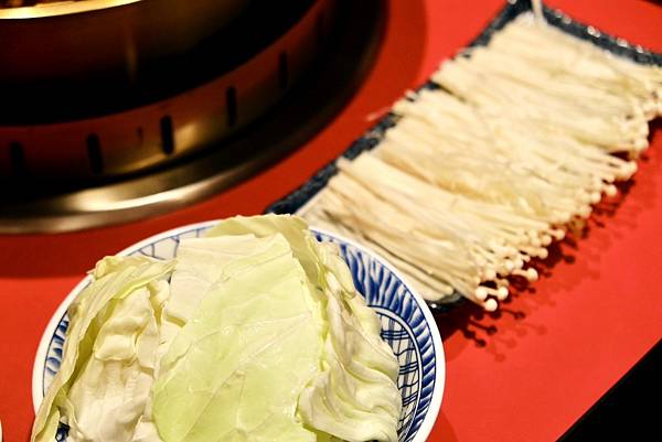 台北必吃麻辣鴛鴦串串鍋!壹直串麻辣鴛鴦:新鮮食材、豐富選擇,
