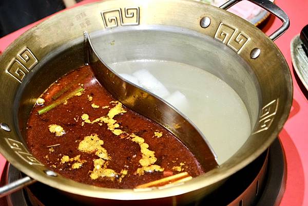 台北必吃麻辣鴛鴦串串鍋!壹直串麻辣鴛鴦:新鮮食材、豐富選擇,