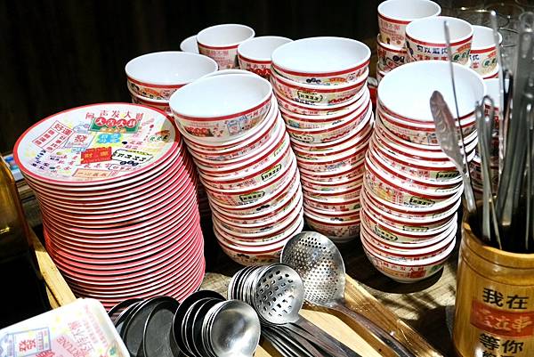 台北必吃麻辣鴛鴦串串鍋!壹直串麻辣鴛鴦:新鮮食材、豐富選擇,