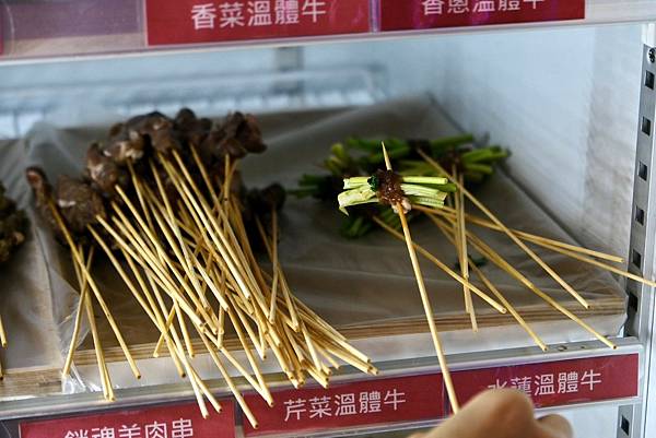 台北必吃麻辣鴛鴦串串鍋!壹直串麻辣鴛鴦:新鮮食材、豐富選擇,