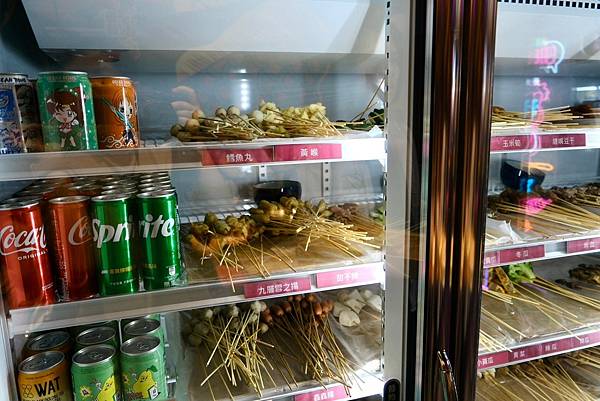 台北必吃麻辣鴛鴦串串鍋!壹直串麻辣鴛鴦:新鮮食材、豐富選擇,