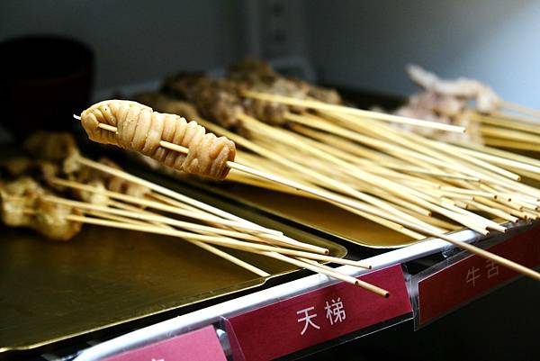 台北必吃麻辣鴛鴦串串鍋!壹直串麻辣鴛鴦:新鮮食材、豐富選擇,