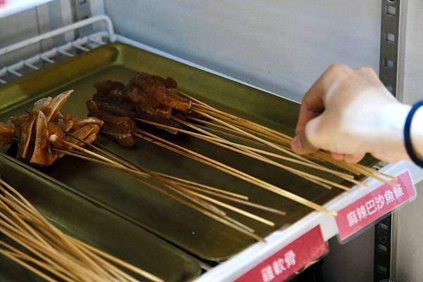 台北必吃麻辣鴛鴦串串鍋!壹直串麻辣鴛鴦:新鮮食材、豐富選擇,