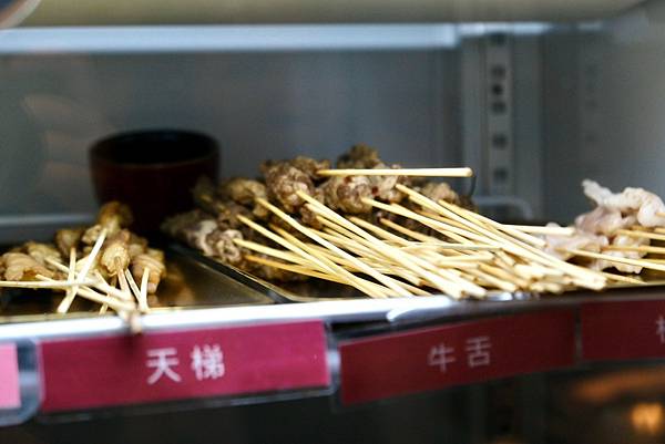台北必吃麻辣鴛鴦串串鍋!壹直串麻辣鴛鴦:新鮮食材、豐富選擇,