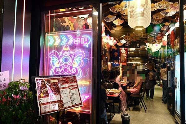 台北必吃麻辣鴛鴦串串鍋!壹直串麻辣鴛鴦:新鮮食材、豐富選擇,
