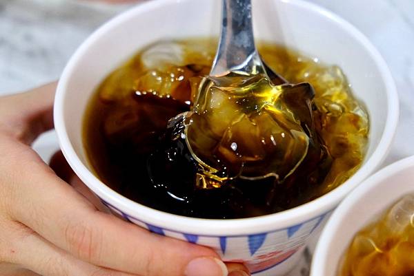 板橋必吃烏雞米線!涼拌海帶絲、口水雞、紅油炒手到金湯肥牛,樣