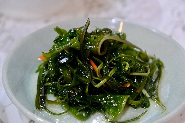 板橋必吃烏雞米線!涼拌海帶絲、口水雞、紅油炒手到金湯肥牛,樣