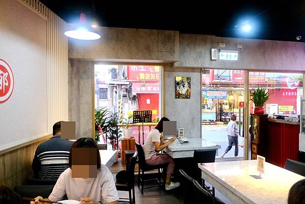 板橋必吃烏雞米線!涼拌海帶絲、口水雞、紅油炒手到金湯肥牛,樣