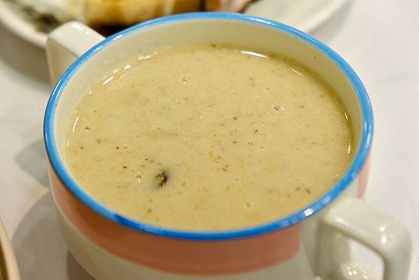 板橋蔬食新選擇!VGest低碳披薩甜蜜蜜雙人餐:堅果蘑菇濃湯