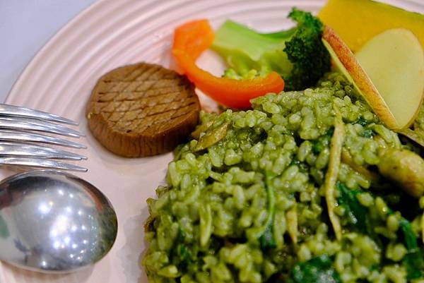 板橋蔬食新選擇!VGest低碳披薩甜蜜蜜雙人餐:堅果蘑菇濃湯