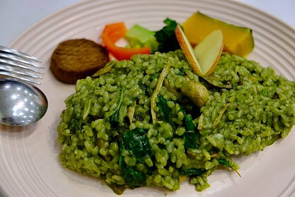 板橋蔬食新選擇!VGest低碳披薩甜蜜蜜雙人餐:堅果蘑菇濃湯