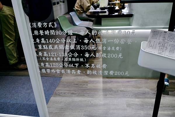 壹之壹日式鍋物:爆香石頭鍋、綜合海鮮盤、壽喜燒搭配澳洲板腱牛