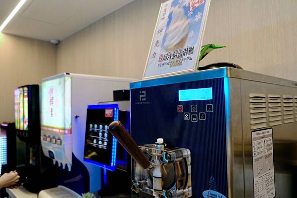 壹之壹日式鍋物:爆香石頭鍋、綜合海鮮盤、壽喜燒搭配澳洲板腱牛