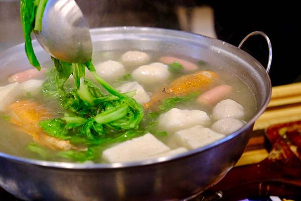 士林串燒|士林夜市必吃美食!日式海鮮鍋暖心登場,搭配招牌串燒