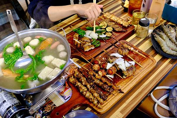 士林串燒|士林夜市必吃美食!日式海鮮鍋暖心登場,搭配招牌串燒
