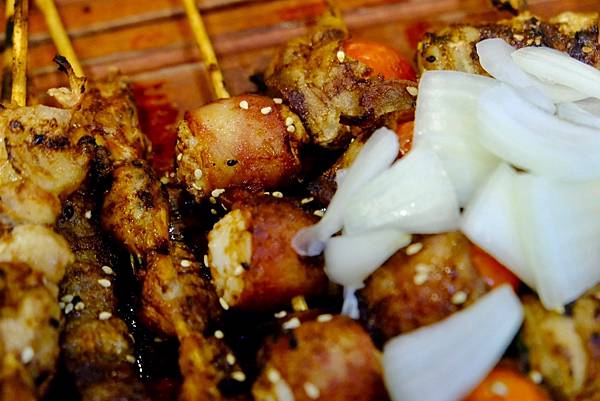 士林串燒|士林夜市必吃美食!日式海鮮鍋暖心登場,搭配招牌串燒