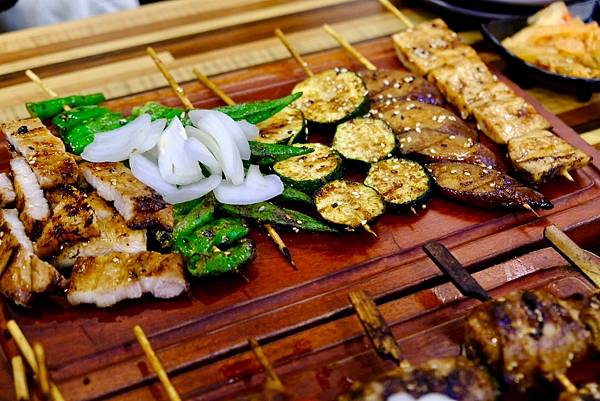 士林串燒|士林夜市必吃美食!日式海鮮鍋暖心登場,搭配招牌串燒