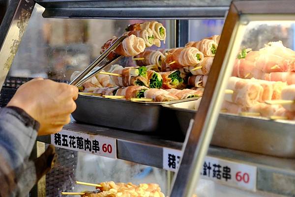 士林串燒|士林夜市必吃美食!日式海鮮鍋暖心登場,搭配招牌串燒