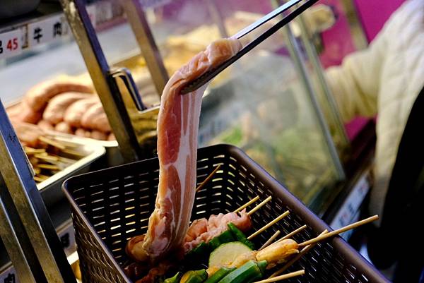 士林串燒|士林夜市必吃美食!日式海鮮鍋暖心登場,搭配招牌串燒
