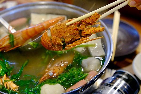 士林串燒|士林夜市必吃美食!日式海鮮鍋暖心登場,搭配招牌串燒
