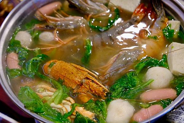 士林串燒|士林夜市必吃美食!日式海鮮鍋暖心登場,搭配招牌串燒