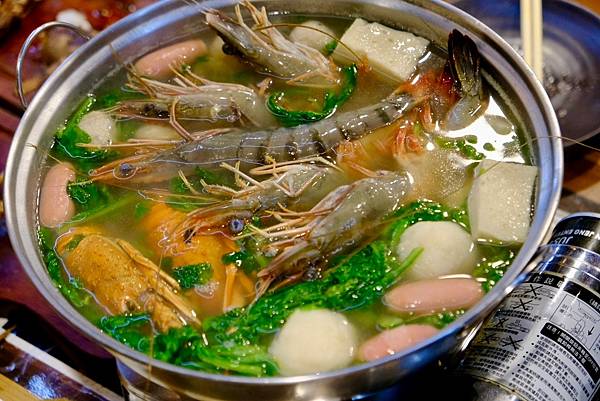 士林串燒|士林夜市必吃美食!日式海鮮鍋暖心登場,搭配招牌串燒