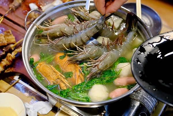 士林串燒|士林夜市必吃美食!日式海鮮鍋暖心登場,搭配招牌串燒