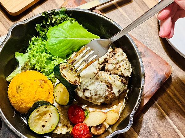 鳥作洋食｜市府站必訪日式洋食餐廳！饗樂雙人套餐美味攻略：漢堡