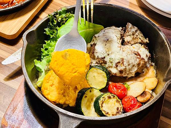 鳥作洋食｜市府站必訪日式洋食餐廳！饗樂雙人套餐美味攻略：漢堡