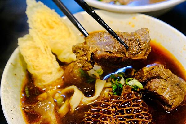 【板橋巷弄必吃牛肉麵】吾時•食:清燉湯頭極品、五椒麻辣湯底超