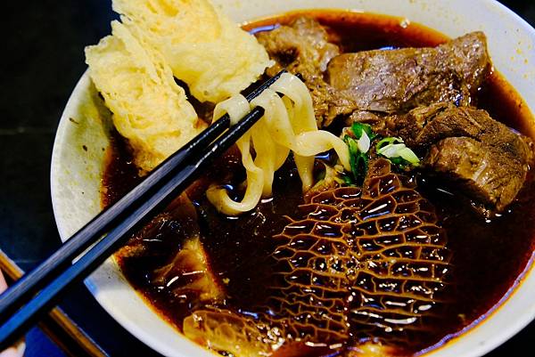 【板橋巷弄必吃牛肉麵】吾時•食:清燉湯頭極品、五椒麻辣湯底超