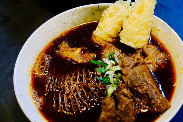 【板橋巷弄必吃牛肉麵】吾時•食:清燉湯頭極品、五椒麻辣湯底超