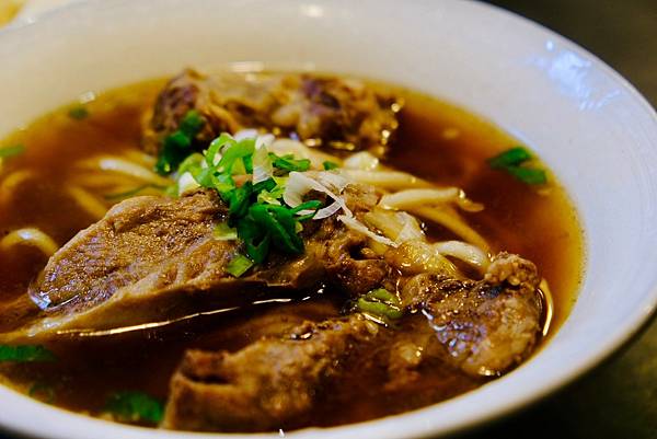 【板橋巷弄必吃牛肉麵】吾時•食:清燉湯頭極品、五椒麻辣湯底超