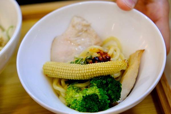 【台北士林美食】秋冬最強!仕紳品麵|法式雞湯x創意一麵兩吃|
