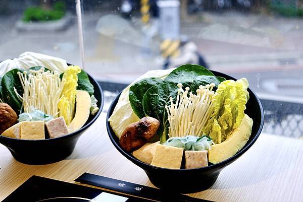 【中和必吃火鍋】海牧鍋物超狂蒙古孜然&養生藥燉湯底!美國安格