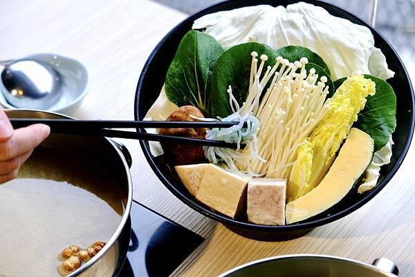 【中和必吃火鍋】海牧鍋物超狂蒙古孜然&養生藥燉湯底!美國安格