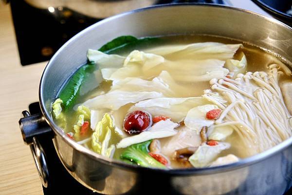 【中和必吃火鍋】海牧鍋物超狂蒙古孜然&養生藥燉湯底!美國安格
