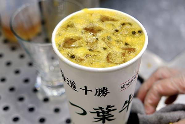 台北東區超人氣手搖飲沫茗手作茶專売!🍵 抹茶控天堂,必喝金箔