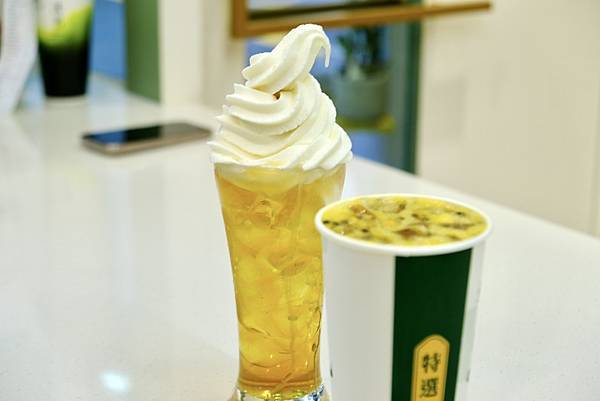 台北東區超人氣手搖飲沫茗手作茶專売!🍵 抹茶控天堂,必喝金箔