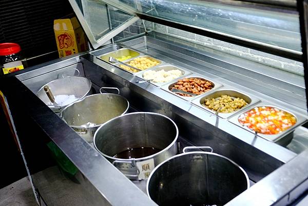 三重牛肉麵大爆發!🍜🍖 順興牛肉麵專賣店,讓你吃到扶牆走!甜