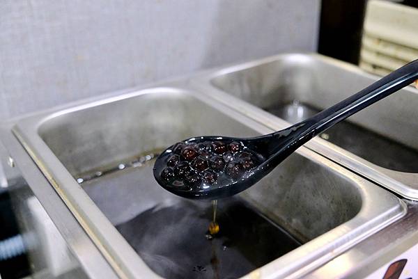 三重牛肉麵大爆發!🍜🍖 順興牛肉麵專賣店,讓你吃到扶牆走!甜