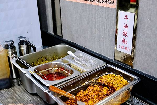 三重牛肉麵大爆發!🍜🍖 順興牛肉麵專賣店,讓你吃到扶牆走!甜