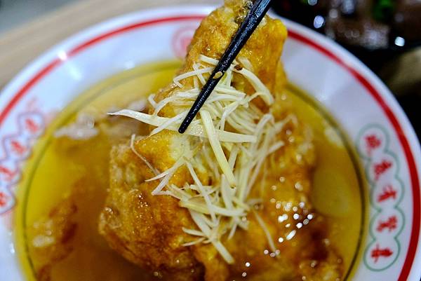三重牛肉麵大爆發!🍜🍖 順興牛肉麵專賣店,讓你吃到扶牆走!甜