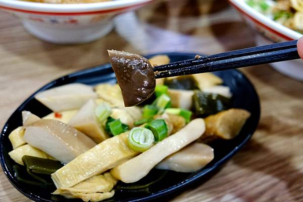 三重牛肉麵大爆發!🍜🍖 順興牛肉麵專賣店,讓你吃到扶牆走!甜