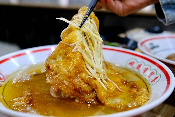 三重牛肉麵大爆發!🍜🍖 順興牛肉麵專賣店,讓你吃到扶牆走!甜
