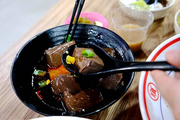 三重牛肉麵大爆發!🍜🍖 順興牛肉麵專賣店,讓你吃到扶牆走!甜