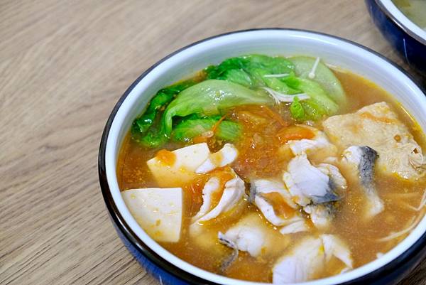 🍲板橋爆紅港式酸菜魚!白金湯太濃太讚🐟 酸香番茄魚片也超強🔥